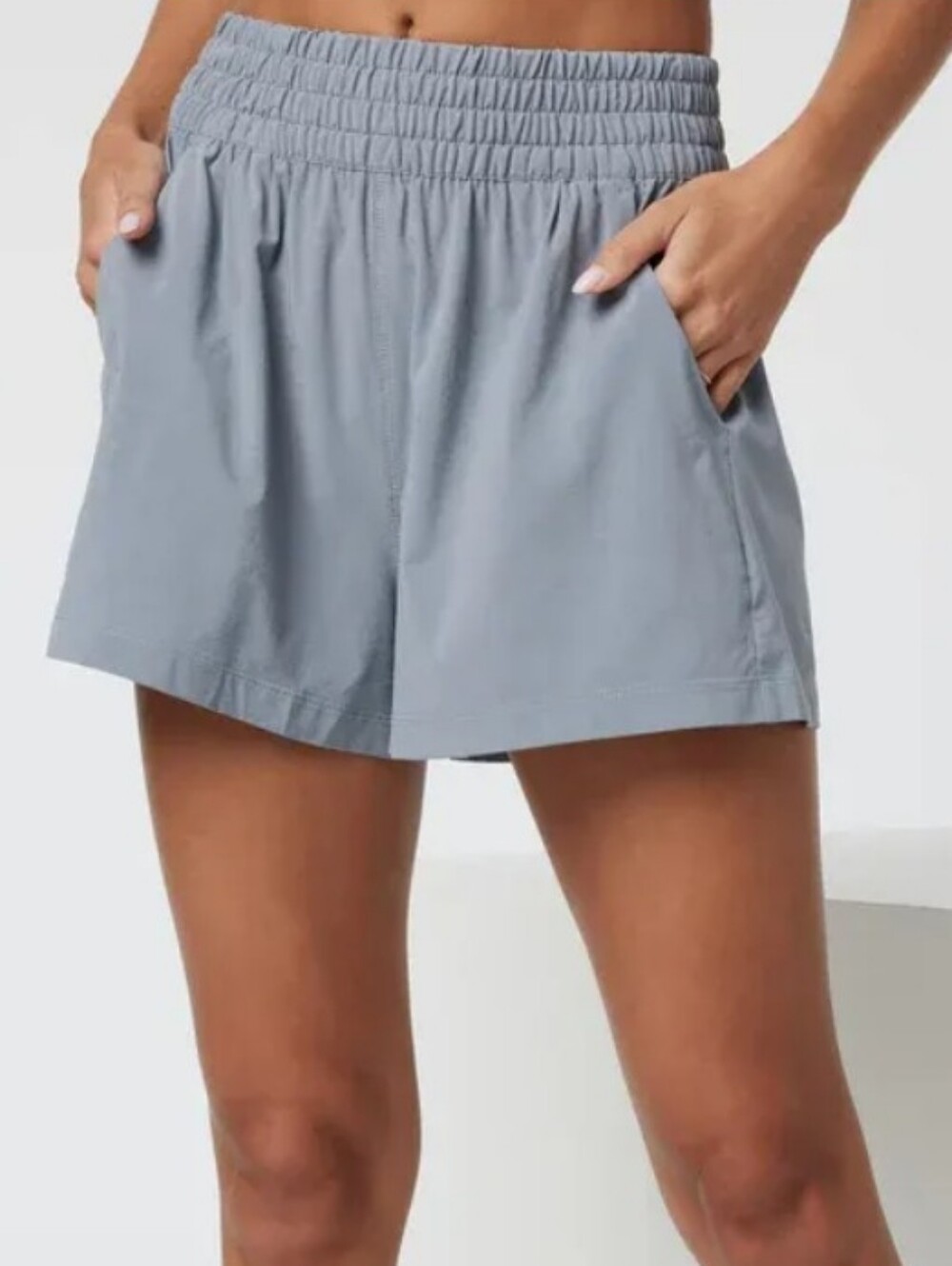 NWOT Vuori Villa Coll. Elastic Waistband Wrinkle Resistant Lt. Grey Shorts SizeM
